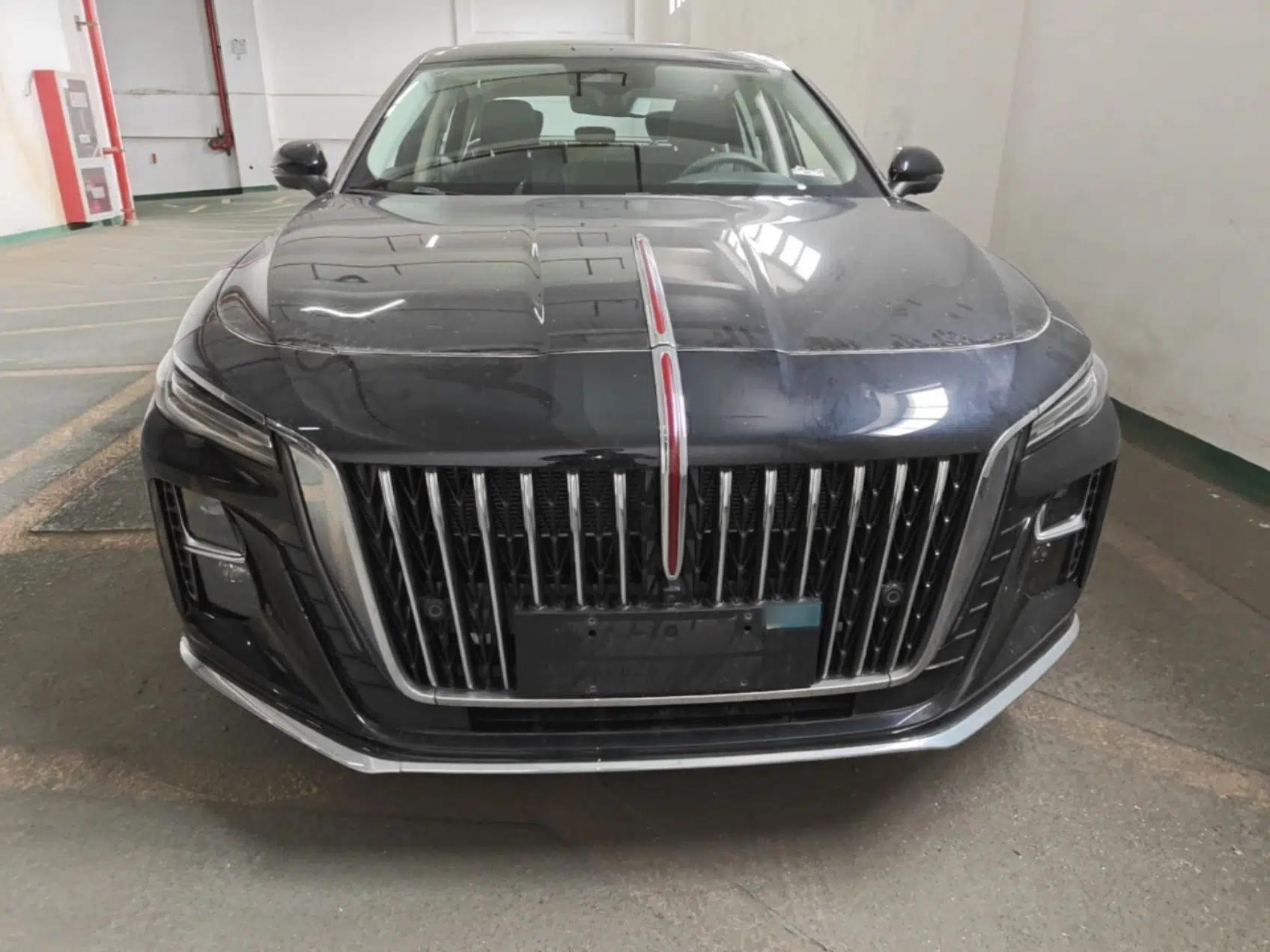 Hongqi H5 2025 2.0T Automatic Flag Edition – 500 000 Units Commemorative Version — миниатюра 2