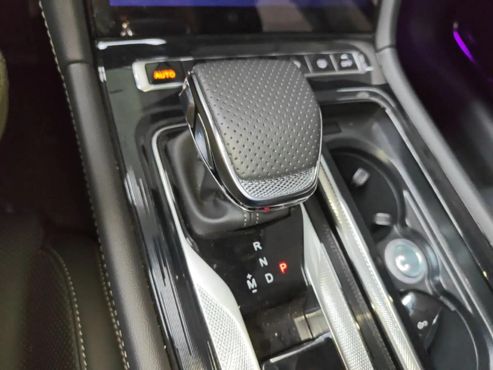 Hongqi H5 2025 2.0T Automatic Flag Edition – 500 000 Units Commemorative Version — миниатюра 16