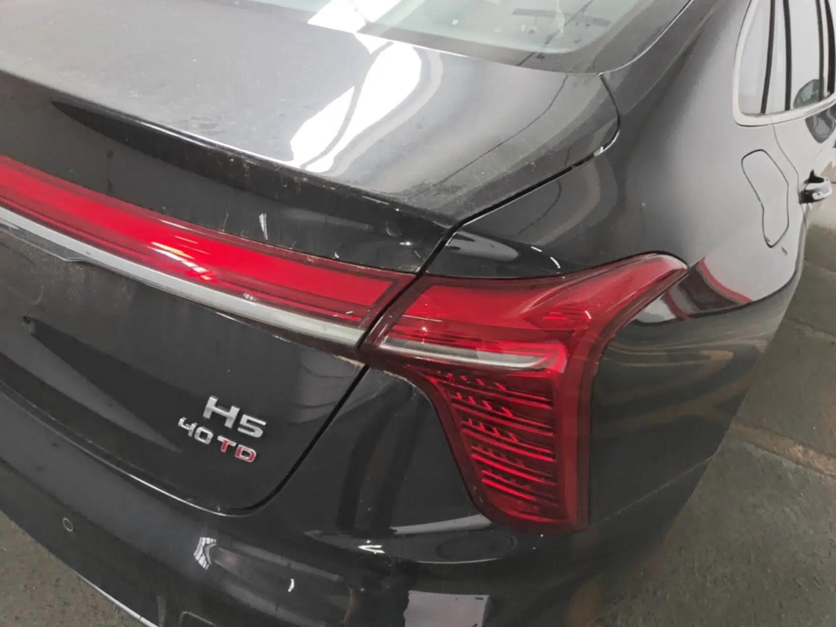 Hongqi H5 2025 2.0T Automatic Flag Edition – 500 000 Units Commemorative Version — миниатюра 9