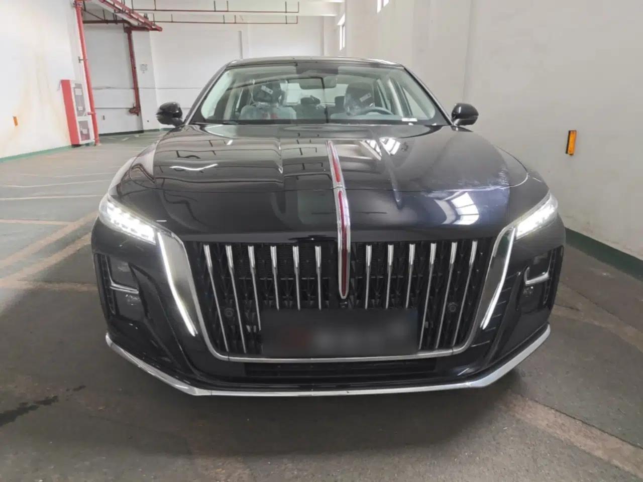 Hongqi H5 2025 2.0T Automatic Flag Edition – 500 000 Units Commemorative Version — миниатюра 2