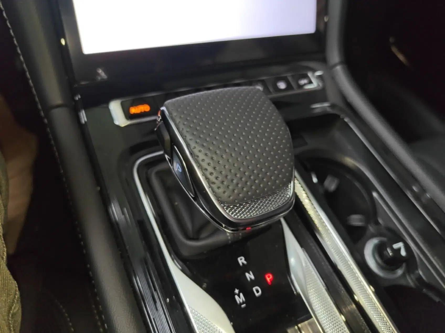Hongqi H5 2025 2.0T Automatic Flag Edition – 500 000 Units Commemorative Version — миниатюра 16
