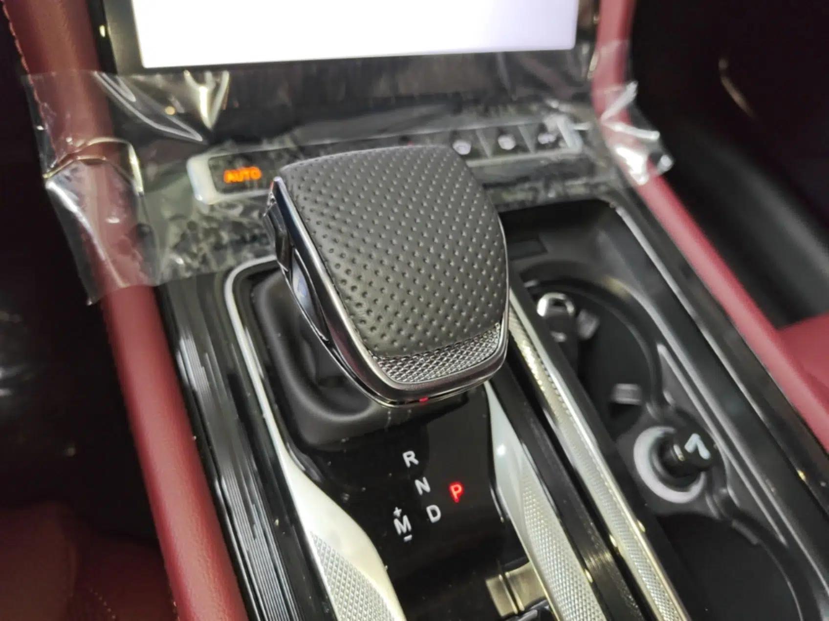 Hongqi H5 2025 2.0T Automatic Flagship 500 000th Unit Anniversary Edition — миниатюра 16
