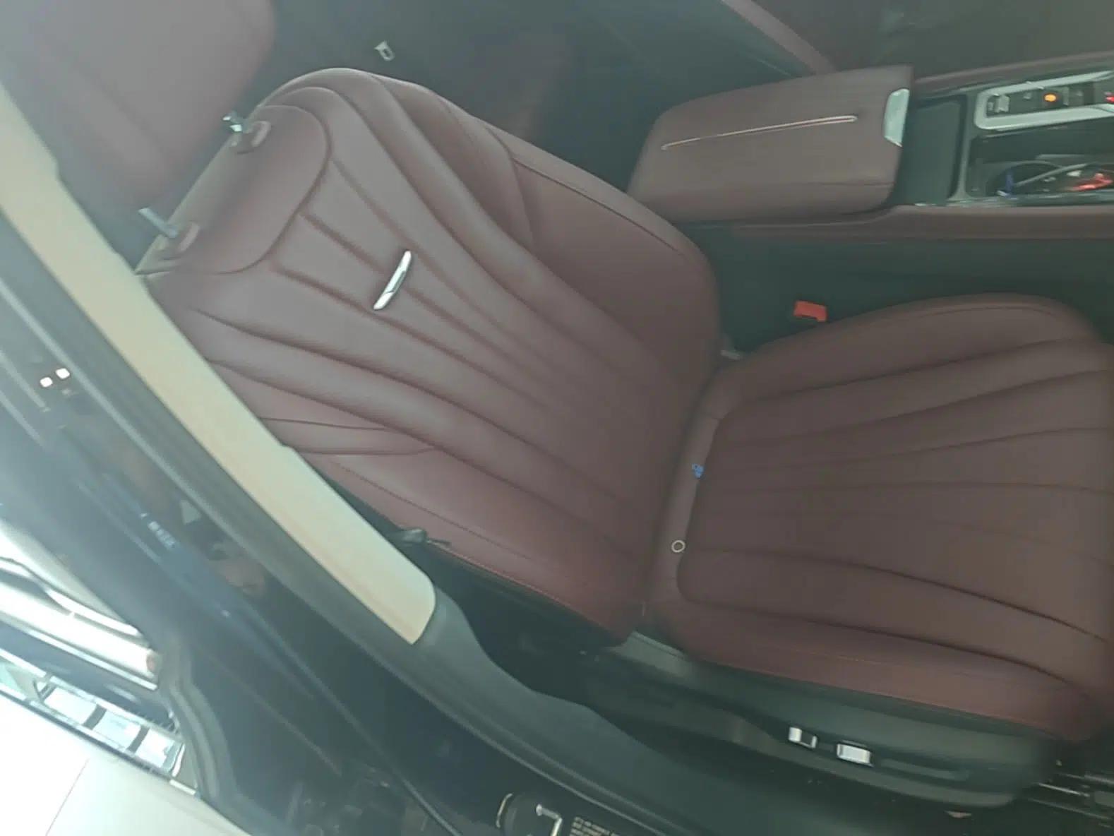 Hongqi H5 2023 1.5T HEV Smart Connect Flagship Edition — миниатюра 19