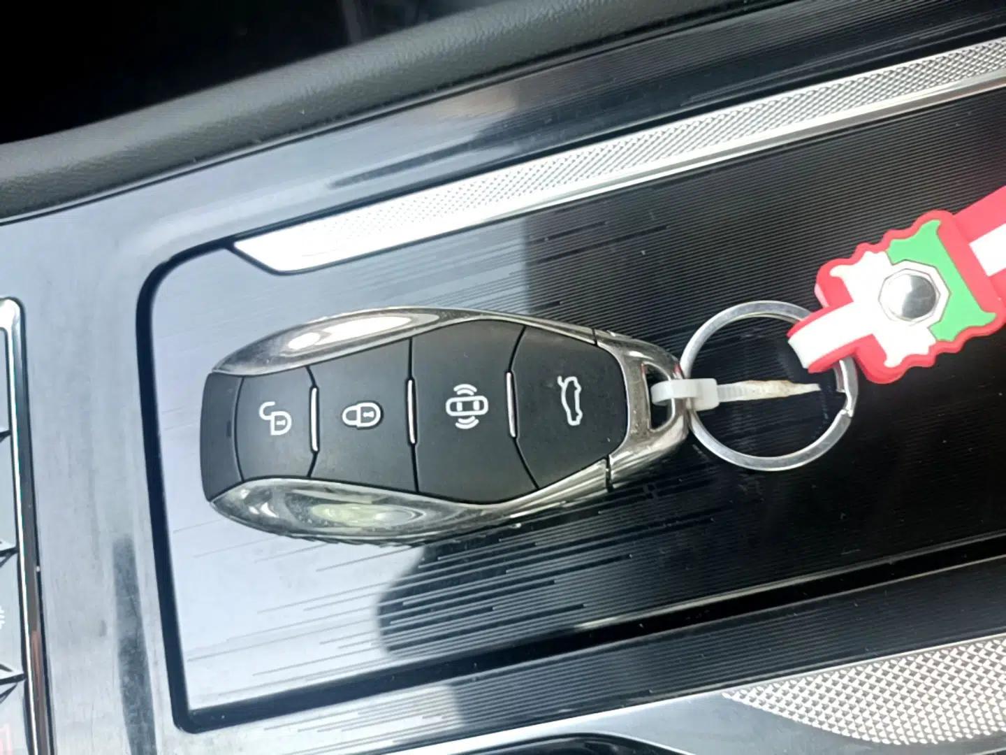 Hongqi H5 2023 1.5T DCT Smart Connect Flagship Edition — миниатюра 28