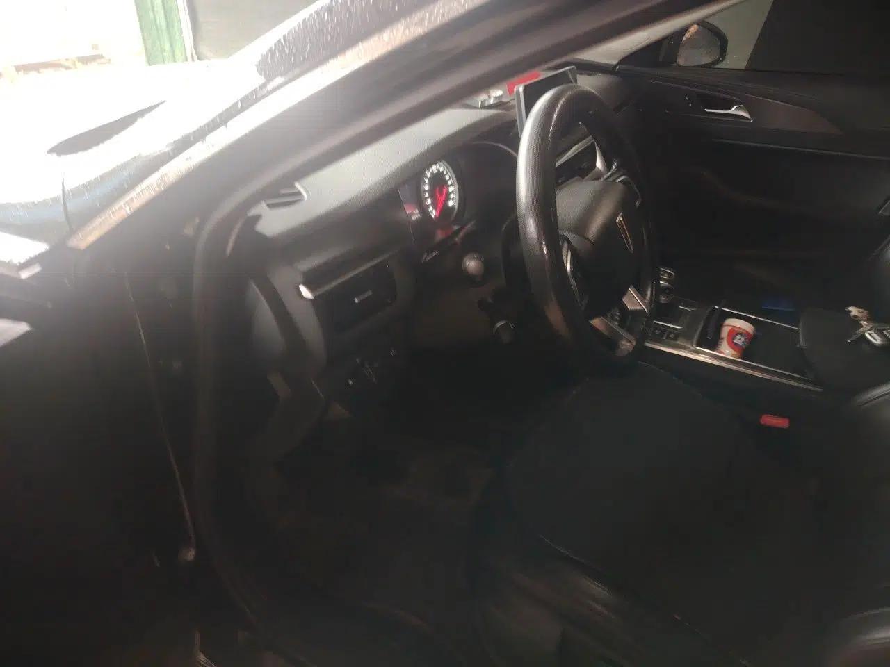Hongqi H5 2022 Classic Model 1.5T DCT Flagship Edition — миниатюра 16