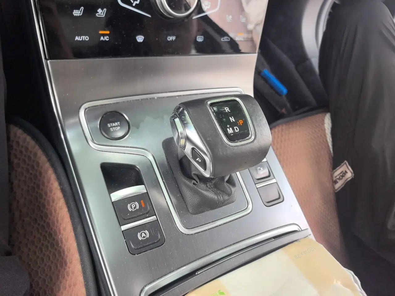 Hongqi H5 2022 Classic Model 1.8T Automatic Smart Connect Flagship Edition — миниатюра 14