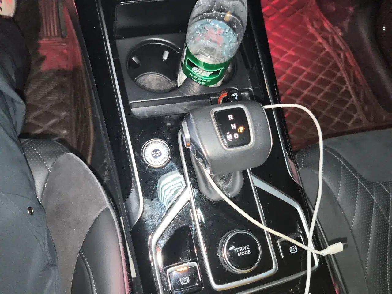 Hongqi HS5 2022 Revised Version 2.0T Smart Connect Flagship Edition — миниатюра 14