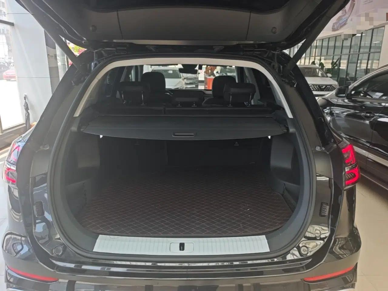 Hongqi HS5 2026 Model 2.0T Two-Wheel Drive Qi Yun Pro Edition — миниатюра 22