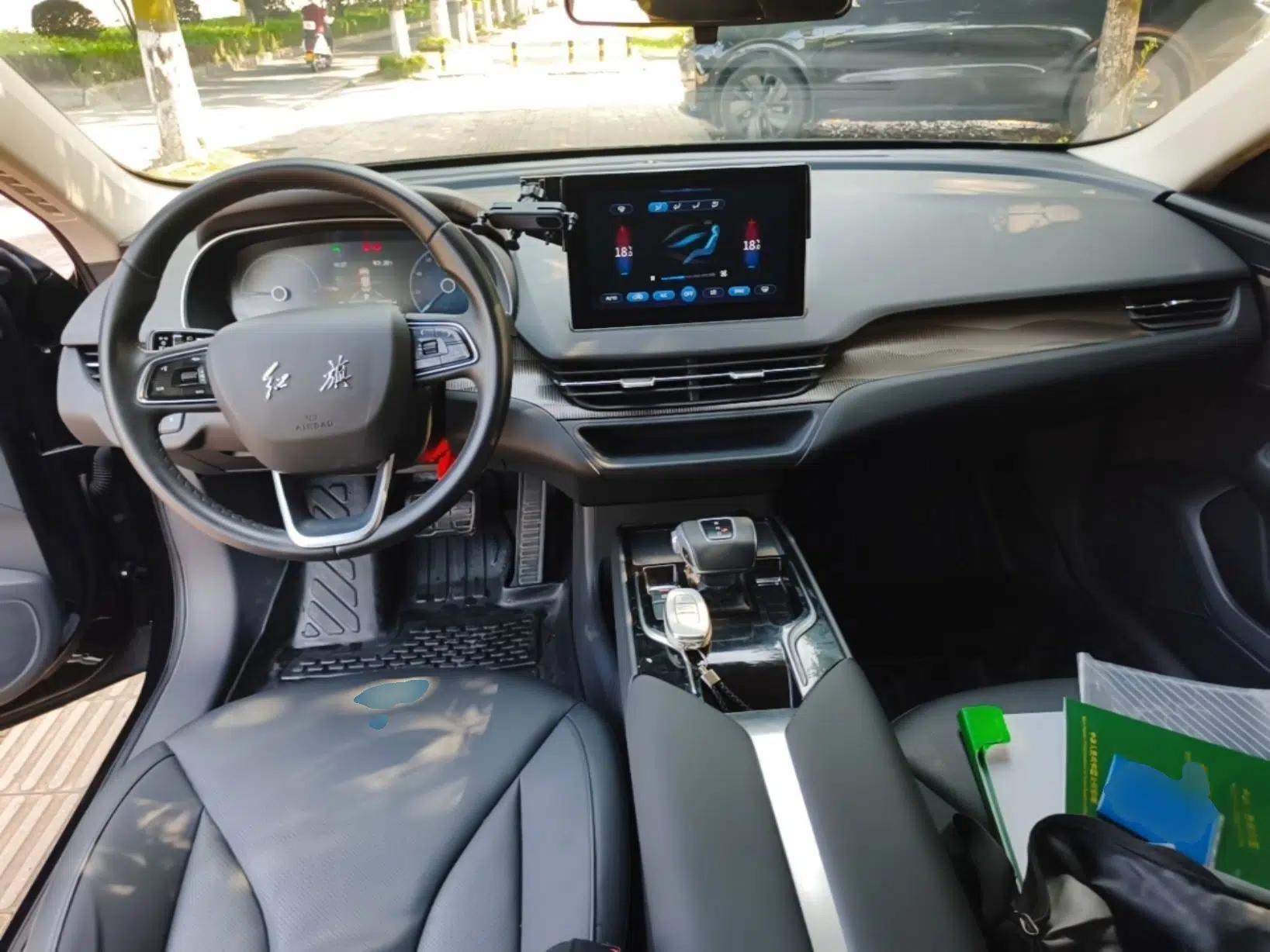 Hongqi E-QM5 2022 431 km Charge & Enjoy Edition — миниатюра 12