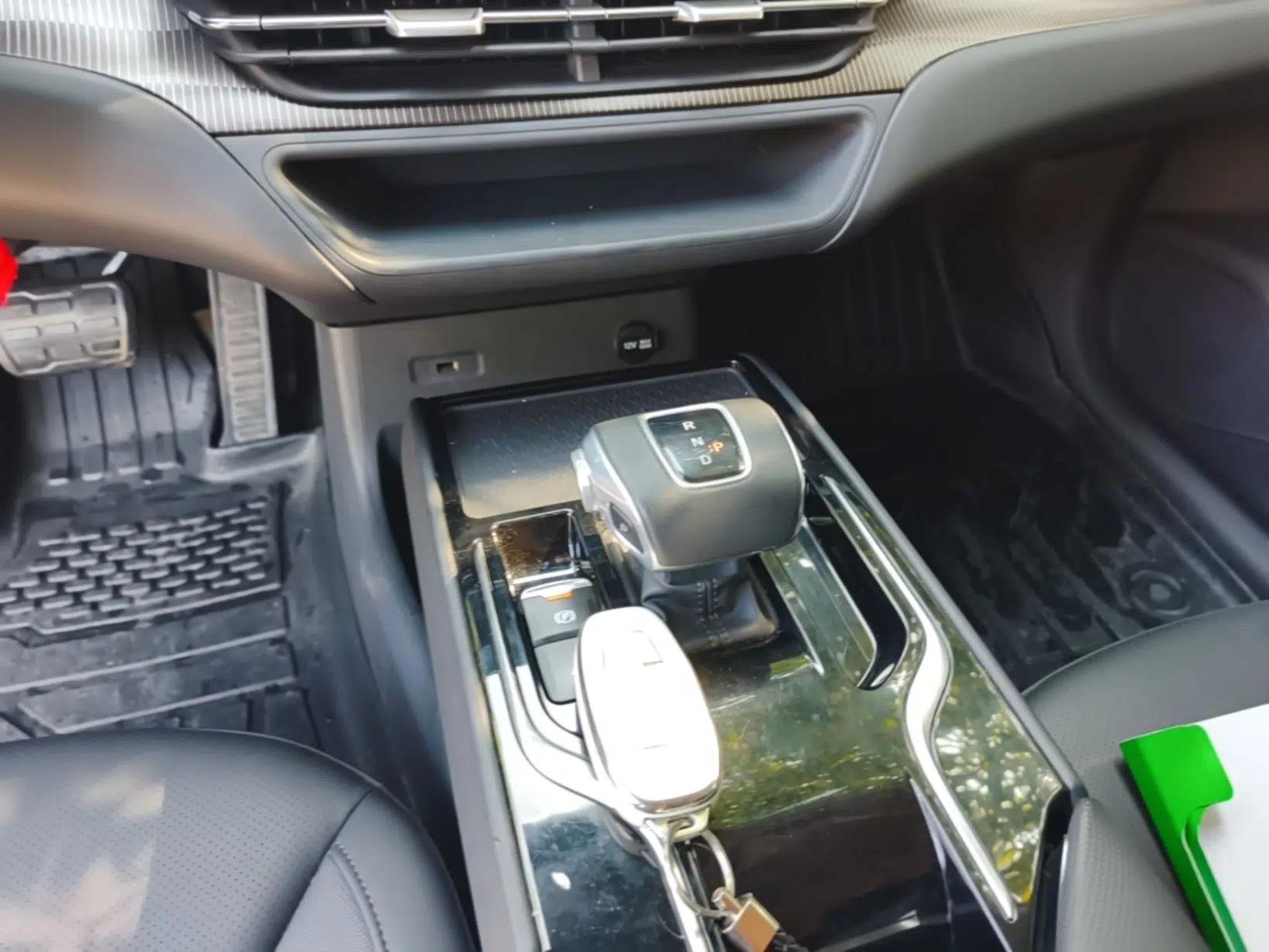 Hongqi E-QM5 2022 431 km Charge & Enjoy Edition — миниатюра 16