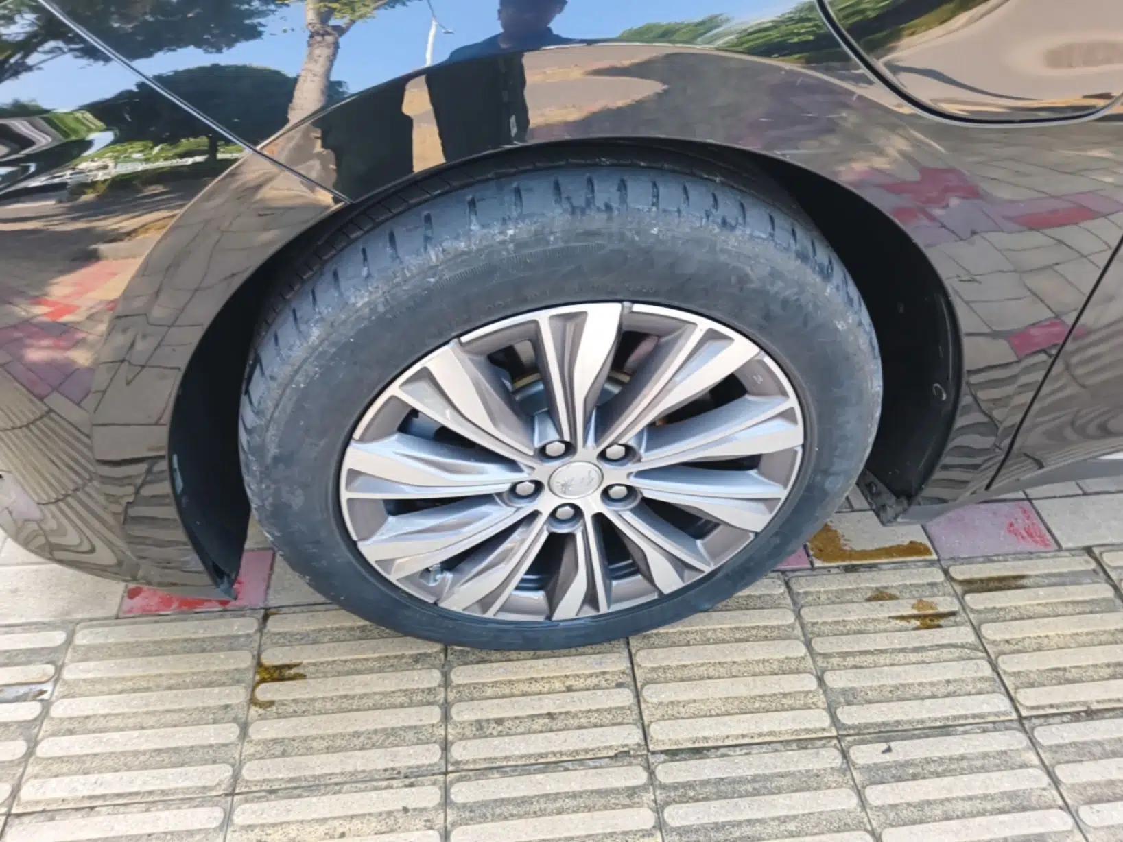 Hongqi E-QM5 2022 431 km Charge & Enjoy Edition — миниатюра 10