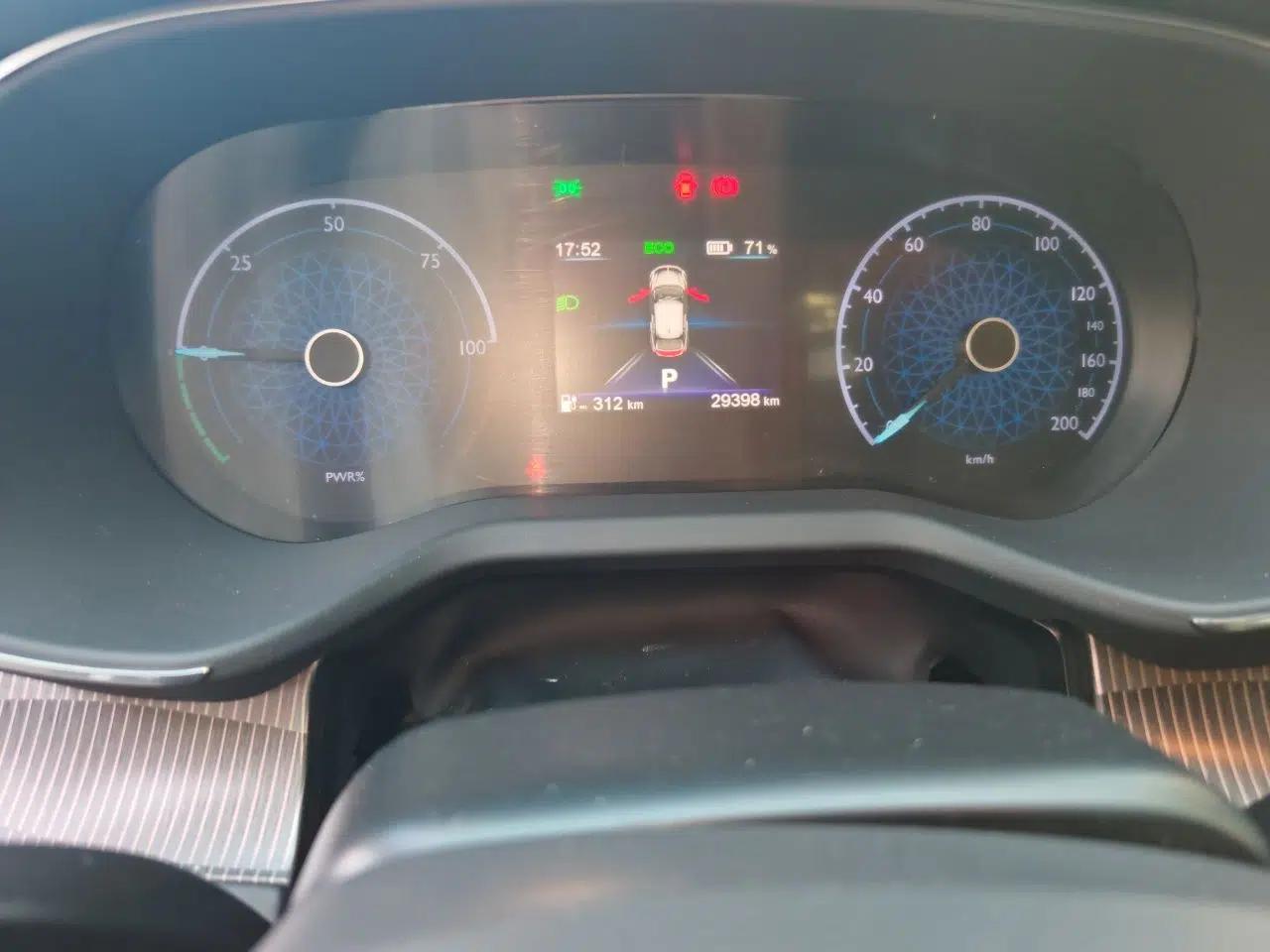 Hongqi E-QM5 2022 431 km Charge & Enjoy Edition — миниатюра 11