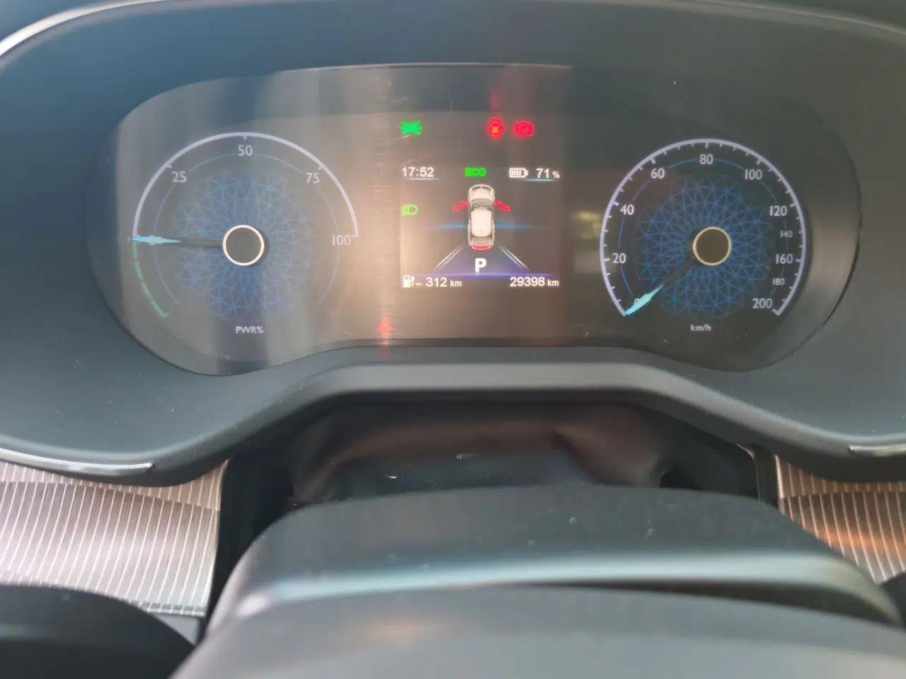 Hongqi E-QM5 2022 431 km Charge & Enjoy Edition — миниатюра 12