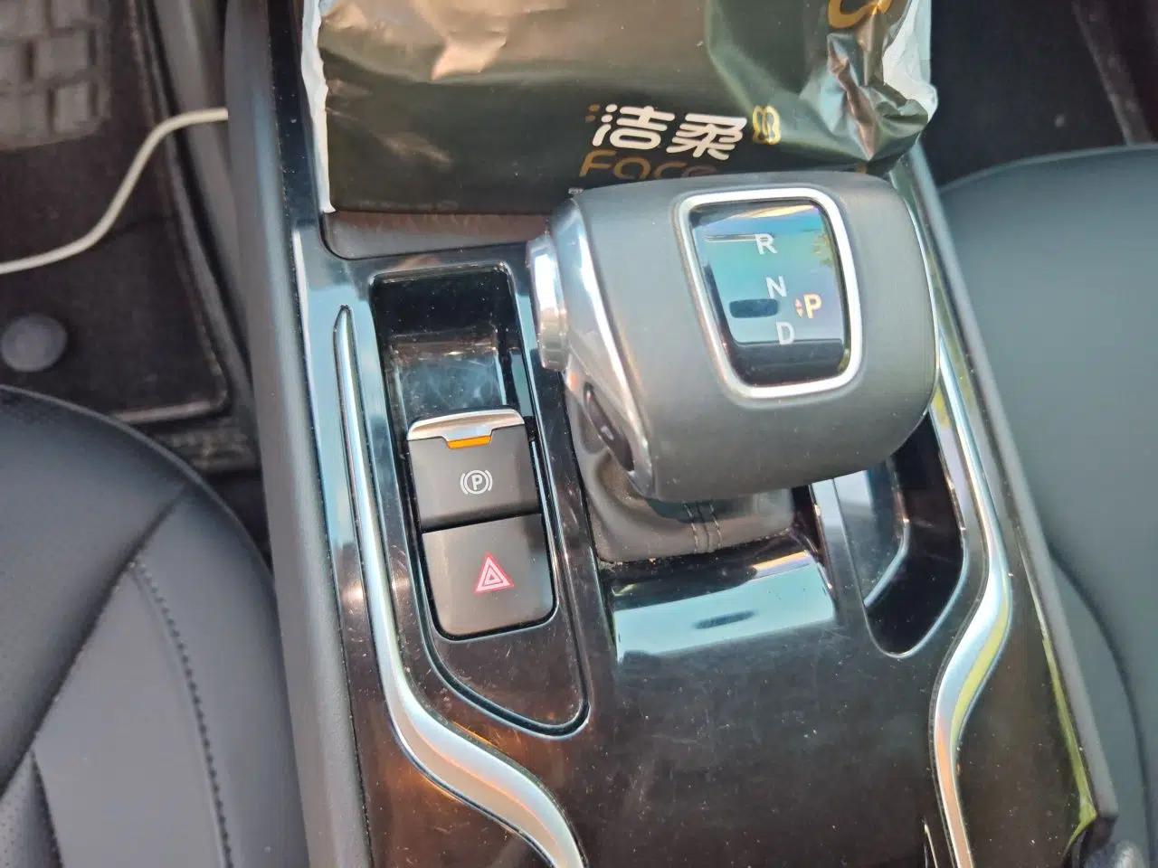 Hongqi E-QM5 2022 431 km Charge & Enjoy Edition — миниатюра 14