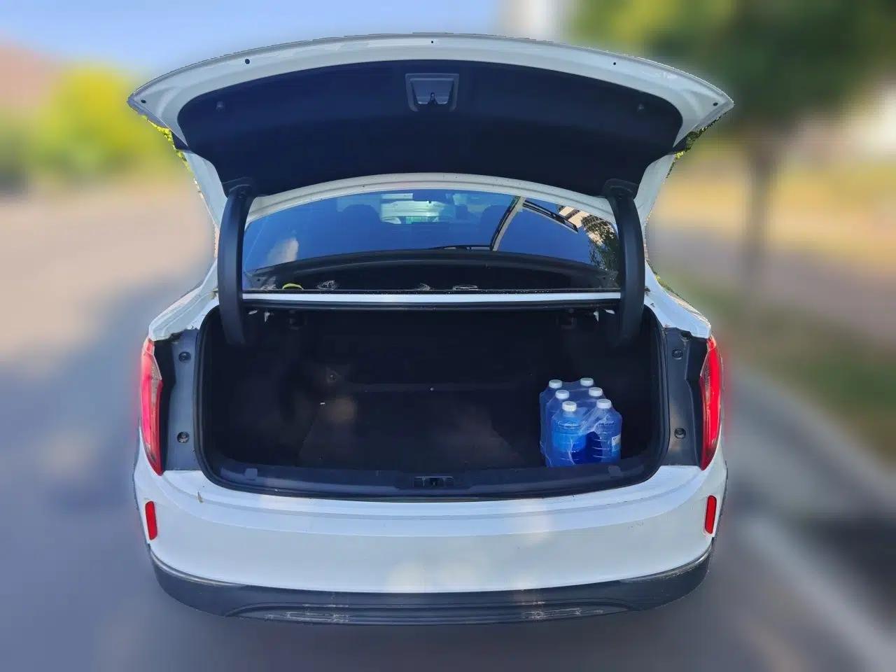 Hongqi E-QM5 2022 431 km Charge & Enjoy Edition — миниатюра 19
