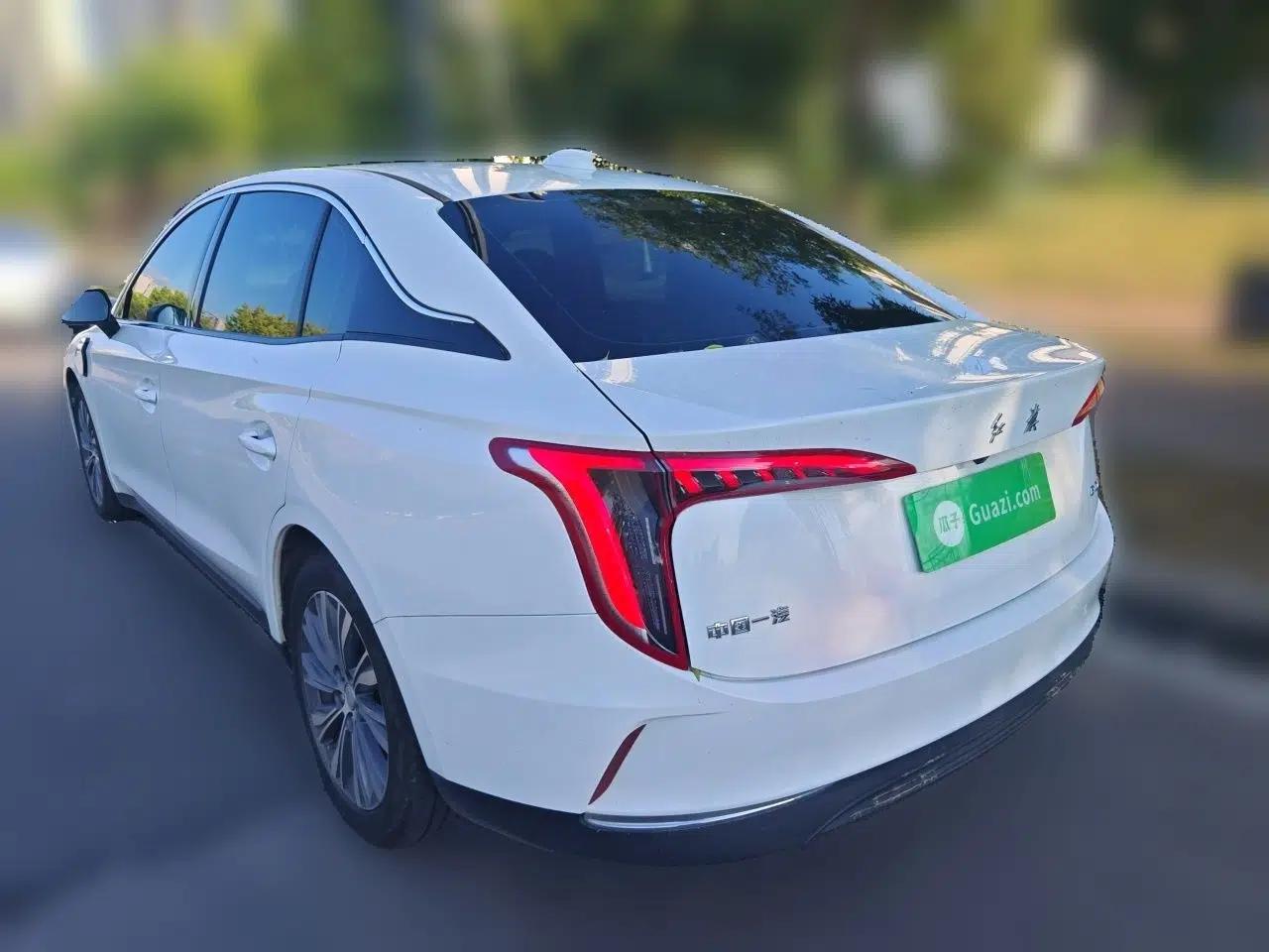Hongqi E-QM5 2022 431 km Charge & Enjoy Edition — миниатюра 4