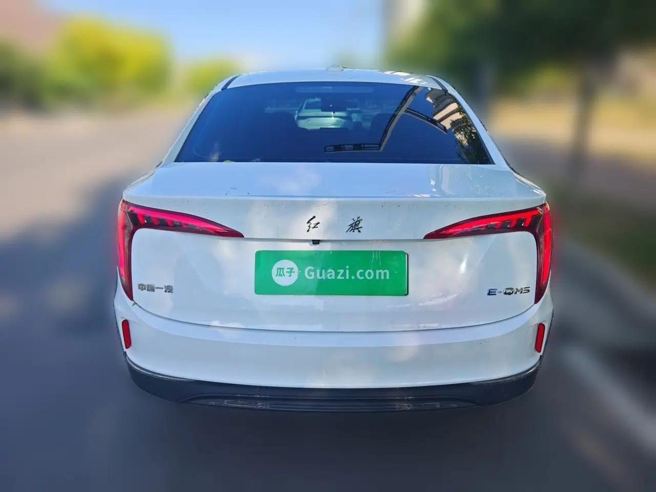 Hongqi E-QM5 2022 431 km Charge & Enjoy Edition — миниатюра 5