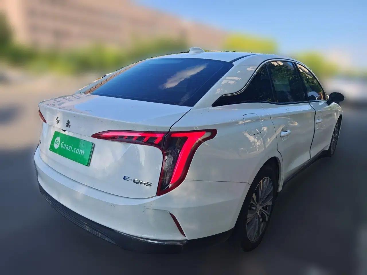 Hongqi E-QM5 2022 431 km Charge & Enjoy Edition — миниатюра 6