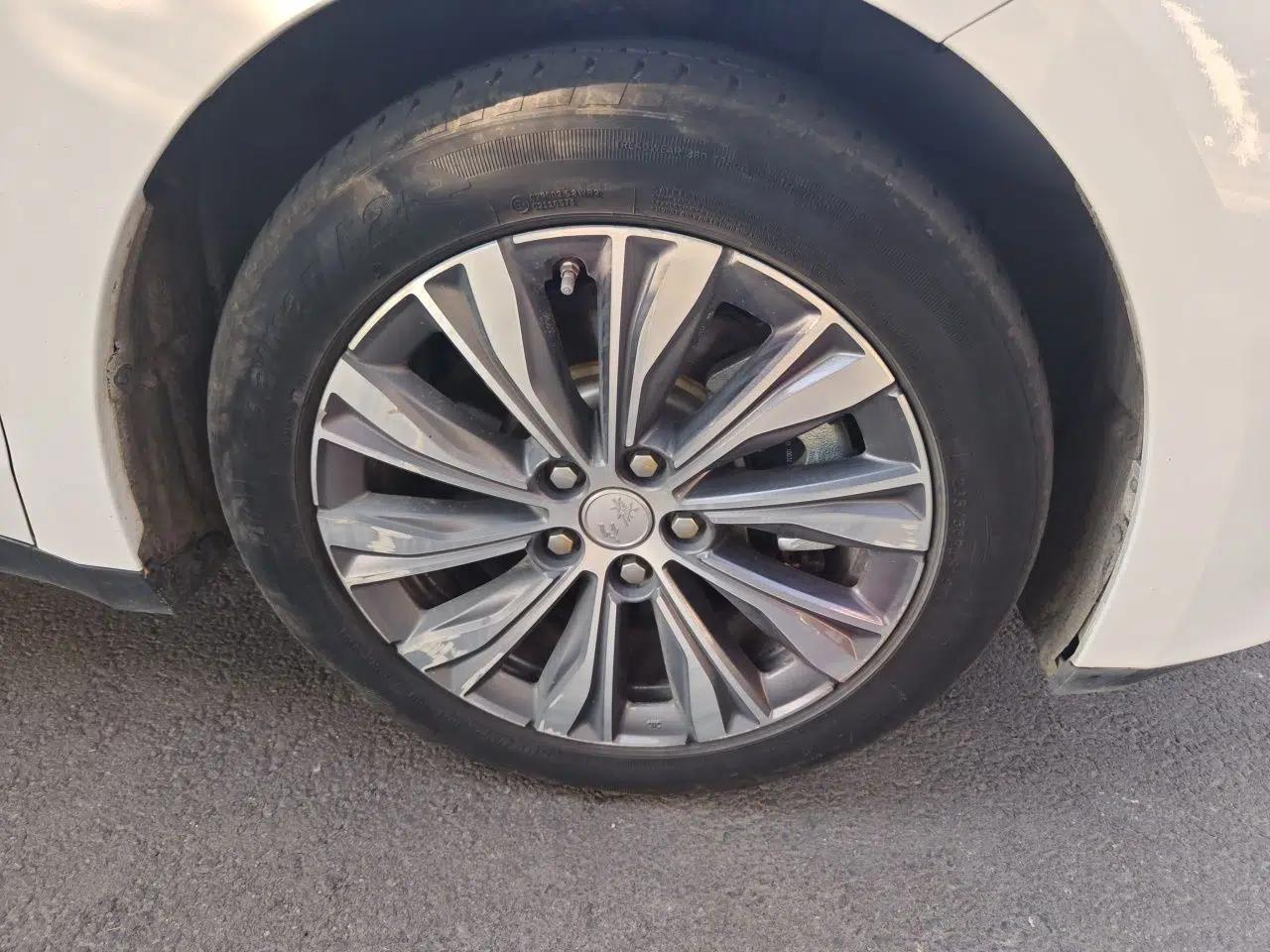 Hongqi E-QM5 2022 431 km Charge & Enjoy Edition — миниатюра 8