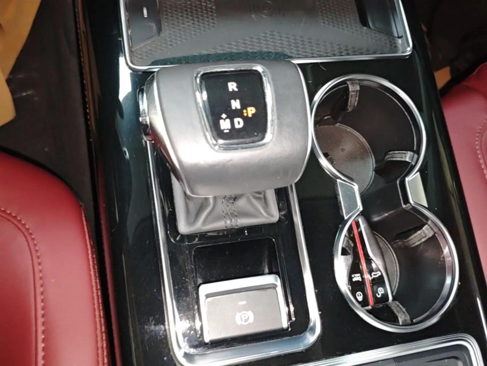 Hongqi HS7 2022 2.0T DCT Two-Wheel Drive Smart Connect Flagship Edition Seven Seats — миниатюра 16