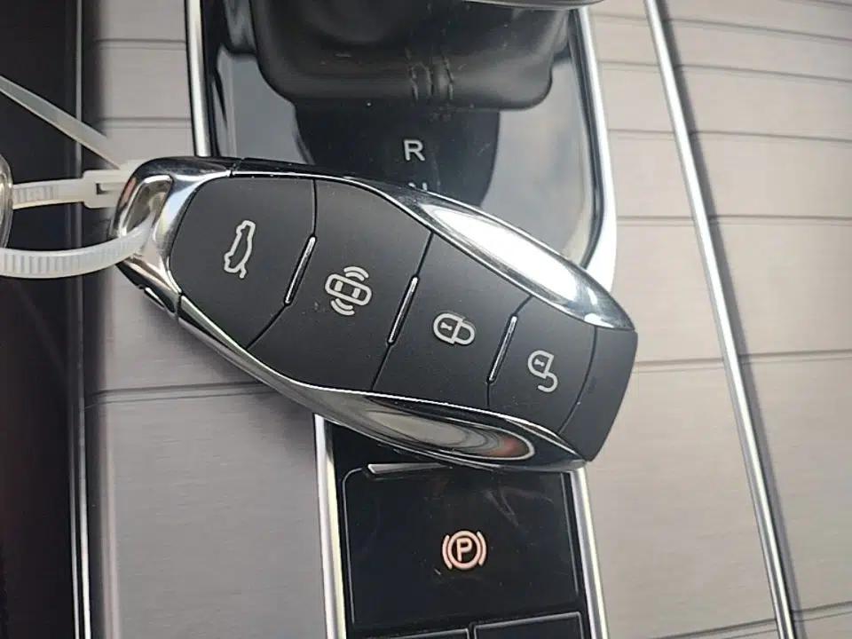 Hongqi HS7 PHEV 2024 2.0T PHEV Four-Wheel Drive Flagship Edition 6 Seats — миниатюра 28