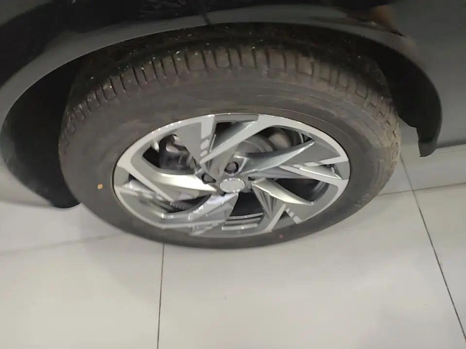 Hongqi HS3 PHEV 2024 PHEV 115km Jingwei Edition — миниатюра 11