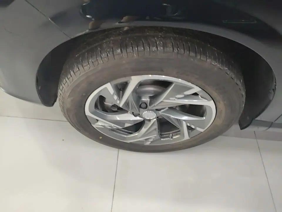 Hongqi HS3 PHEV 2024 PHEV 115km Jingwei Edition — миниатюра 10