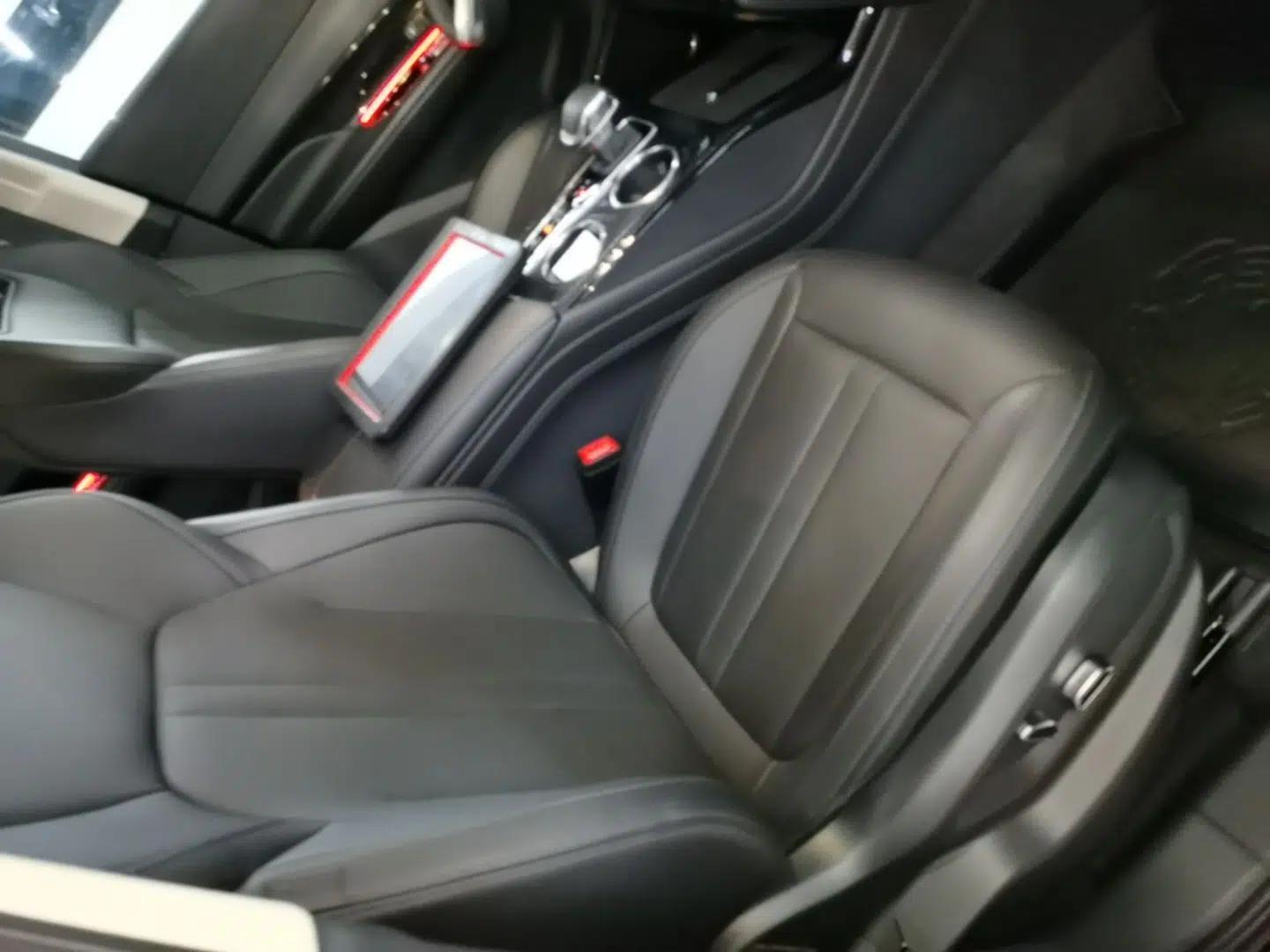 Hongqi HS3 PHEV 2024 PHEV 115km Jingwei Edition — миниатюра 19