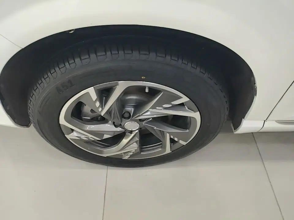 Hongqi HS3 PHEV 2024 PHEV 115km Jingwei Edition — миниатюра 10