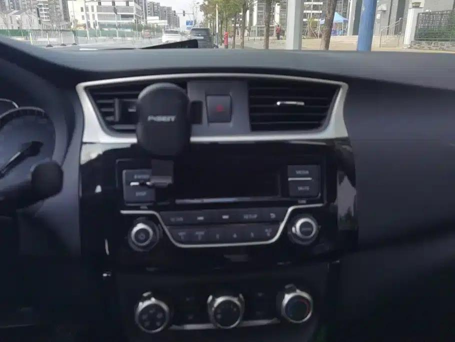 Nissan Sylphy 2016 1.6XL CVT Luxury Edition — миниатюра 13