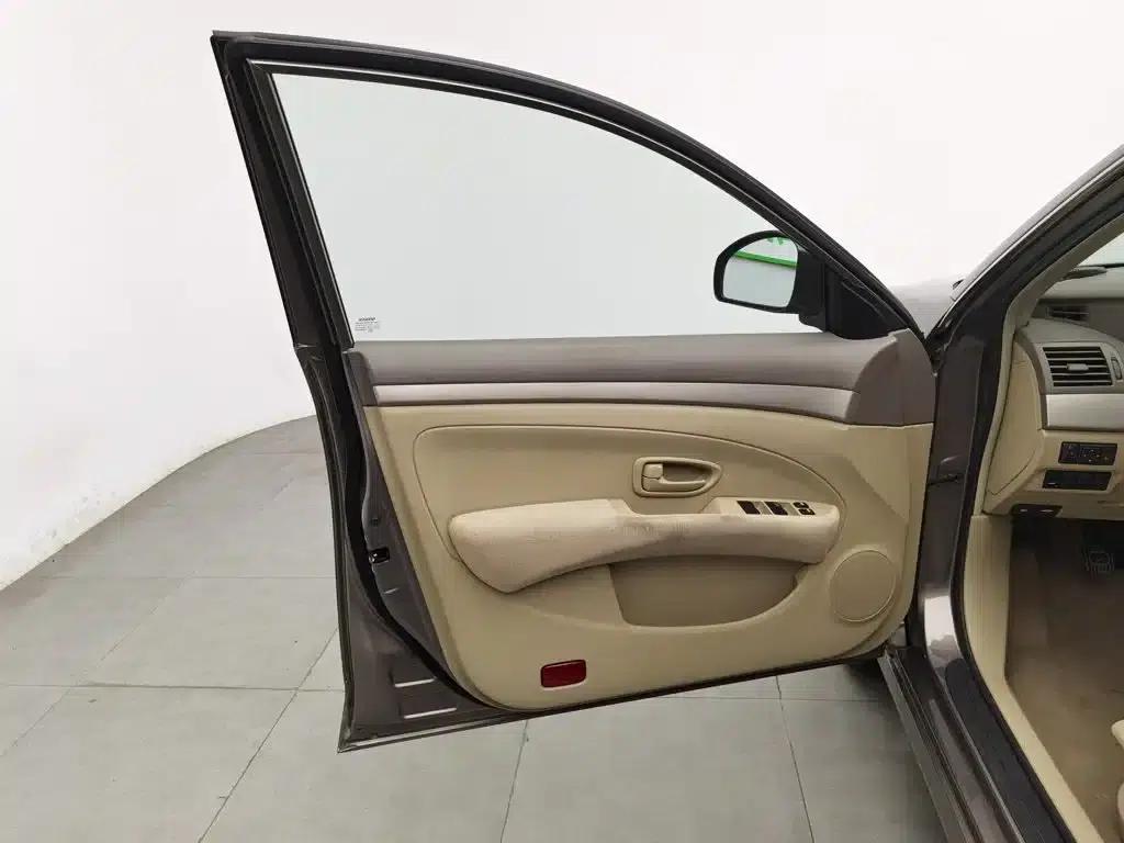 Nissan Sylphy 2016 Classic 1.6XE Manual Leading Edition — миниатюра 8