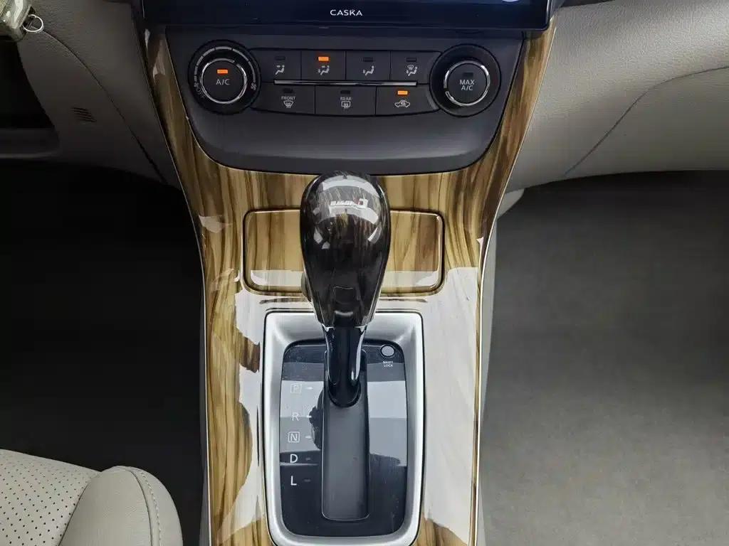 Nissan Sylphy 2012 1.6XL CVT Luxury Edition — миниатюра 13