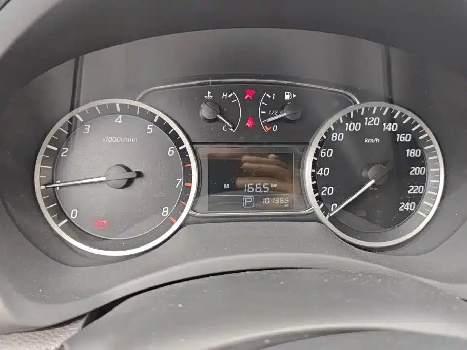 Nissan Sylphy 2016 1.6XL CVT Premium Edition — миниатюра 14