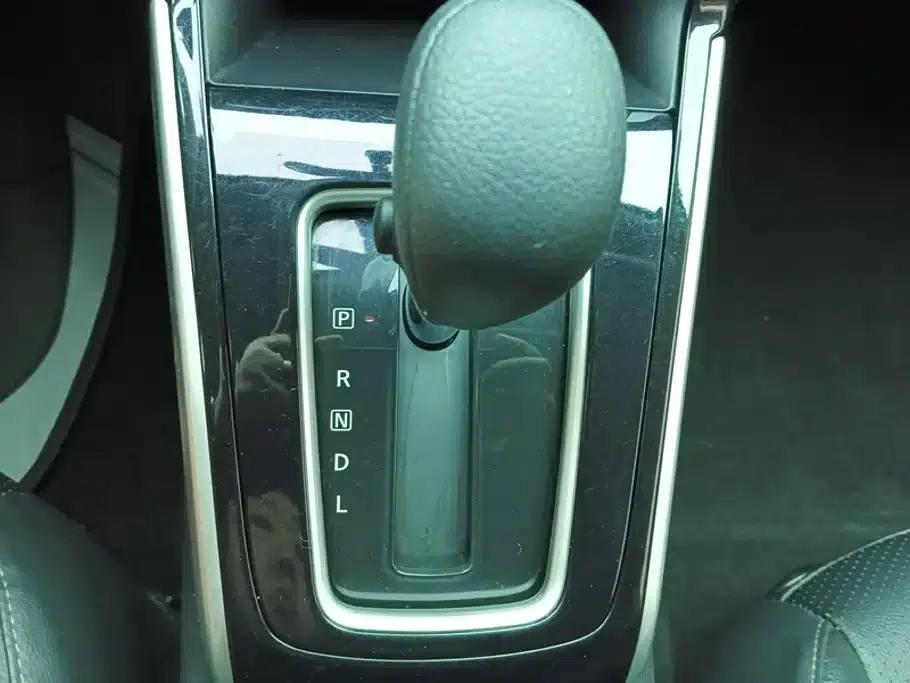Nissan Sylphy 2022 Facelift Classic 1.6XL CVT Luxury Edition — миниатюра 16