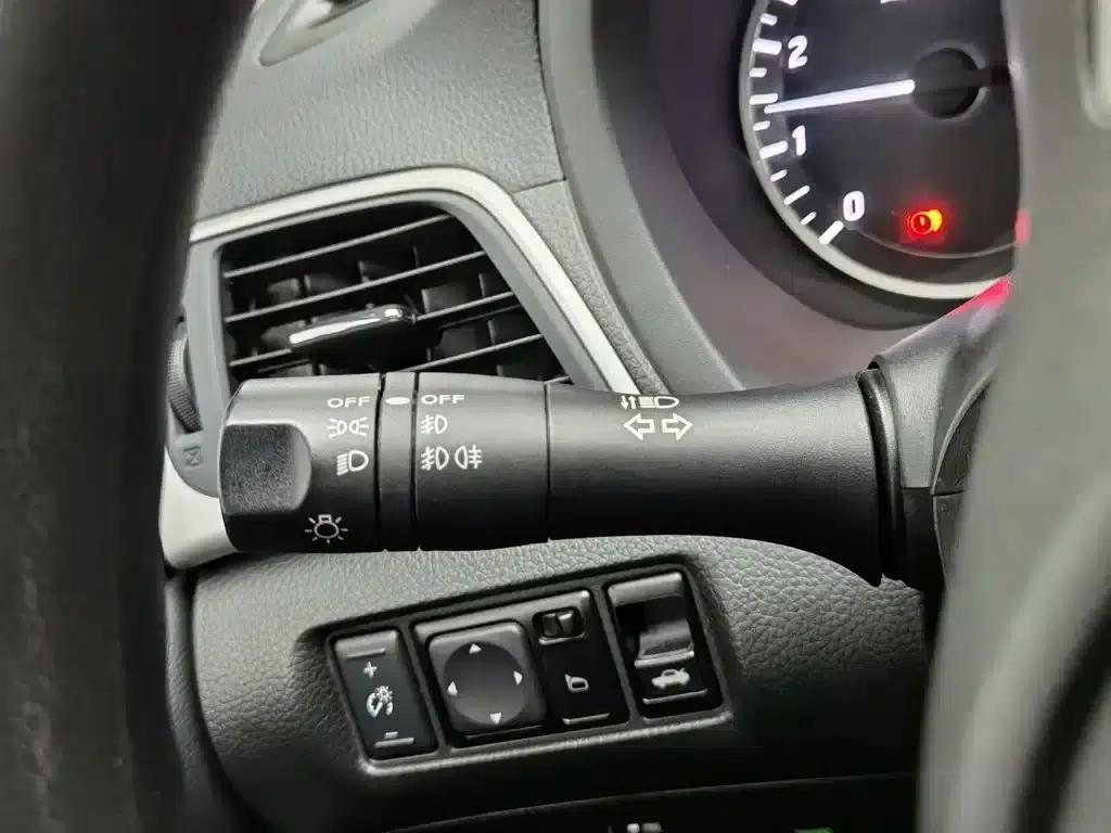 Nissan Sylphy 2016 1.6XL Manual Deluxe Edition — миниатюра 21