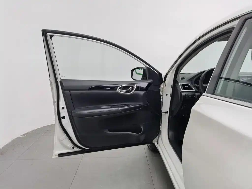 Nissan Sylphy 2016 1.6XL Manual Deluxe Edition — миниатюра 8