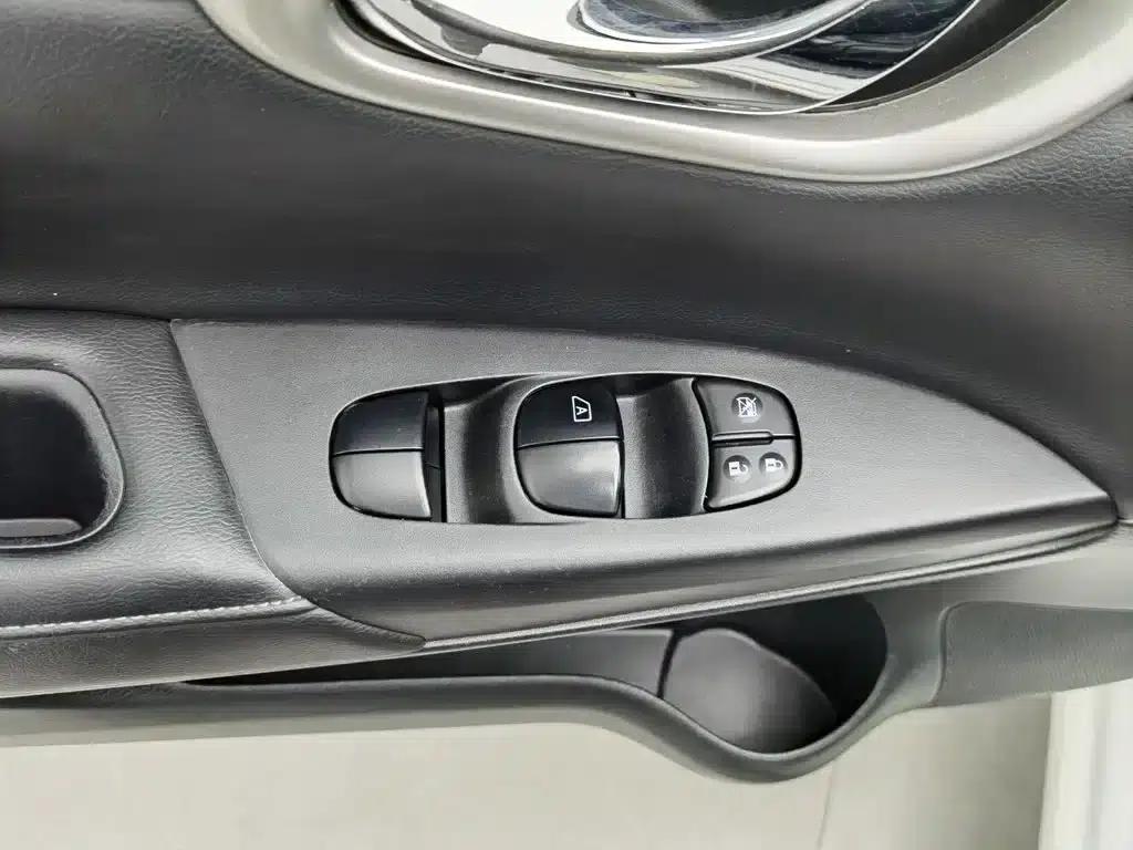 Nissan Sylphy 2016 1.6XL Manual Deluxe Edition — миниатюра 9