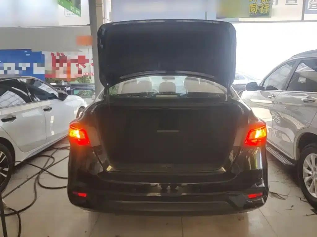 Nissan Sylphy 2018 1.6XV CVT Premium Edition — миниатюра 19