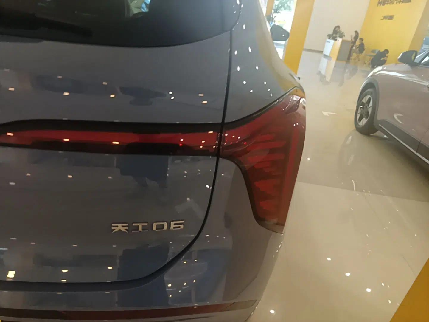 Hongqi Tiangong 06 2025 660 4x4 Smart Selection Edition — миниатюра 9