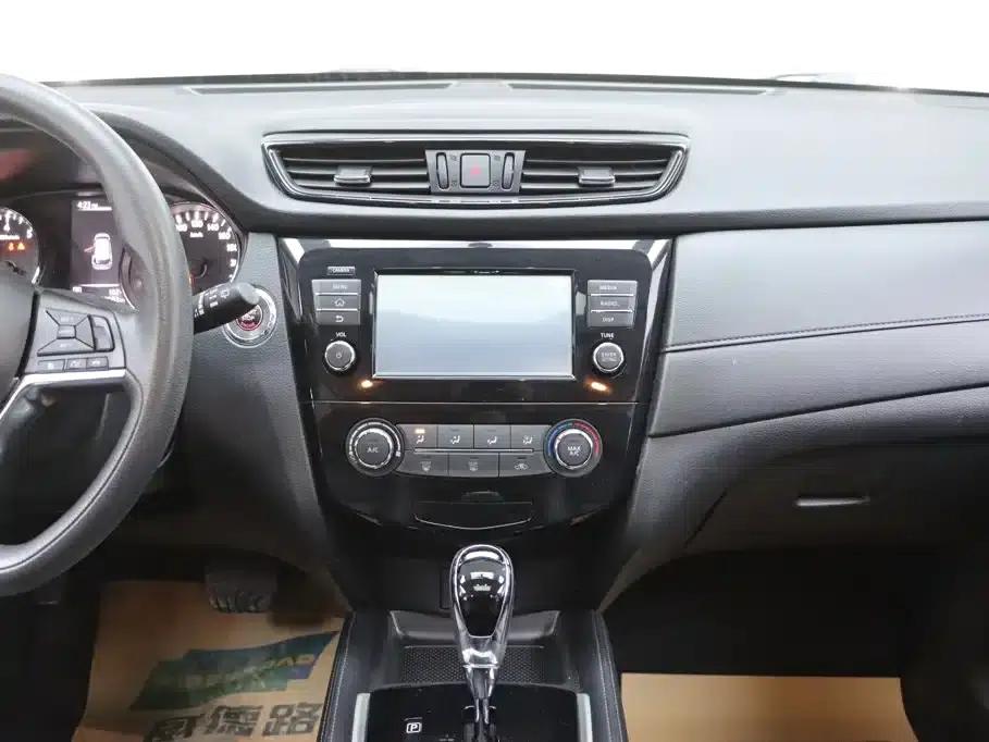 Nissan X-Trail 2017 2.0L CVT Comfort Edition 2WD — миниатюра 26