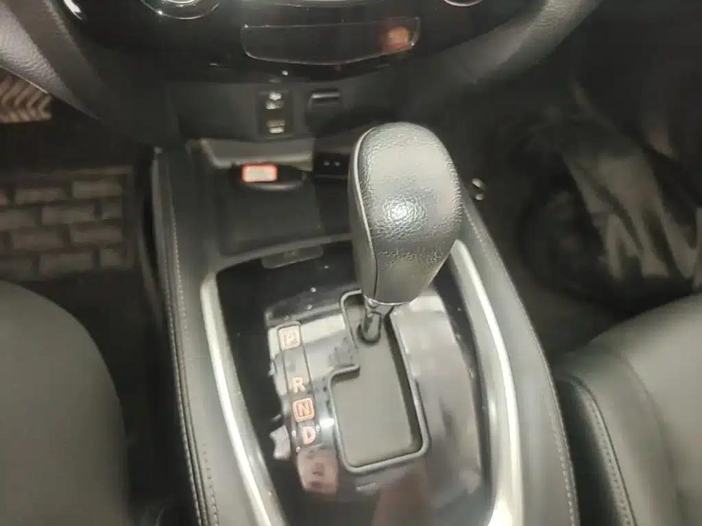 Nissan X-Trail 2014 2.5L CVT Luxury 4WD — миниатюра 14