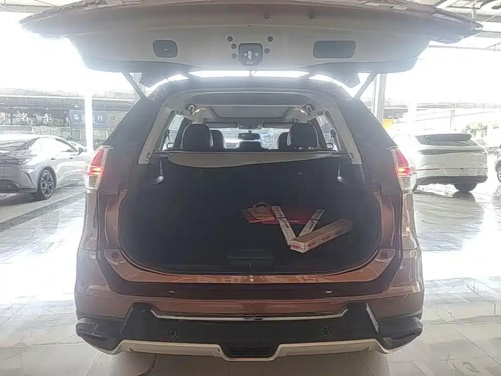 Nissan X-Trail 2014 2.5L CVT Luxury 4WD — миниатюра 19