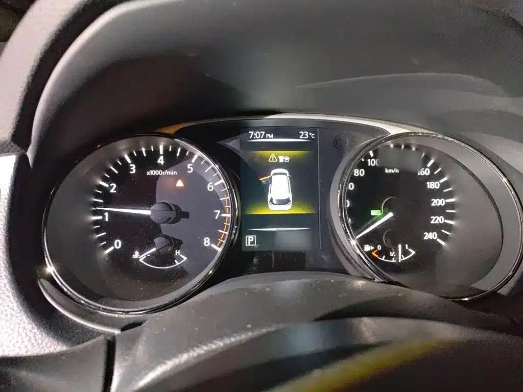 Nissan X-Trail 2015 2.0L CVT Comfort MAX Edition 2WD — миниатюра 4