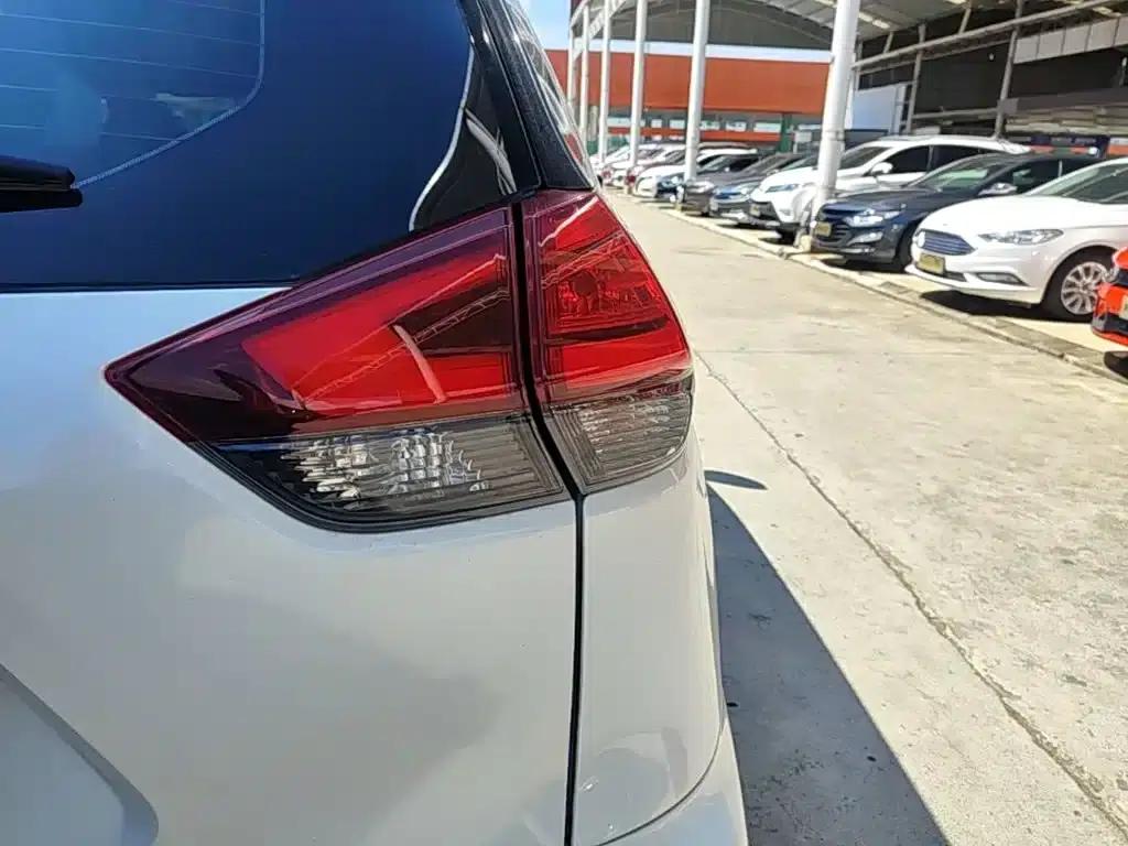 Nissan X-Trail 2020 2.5L XL ITS CVT 4WD Luxury Navigation Edition — миниатюра 8