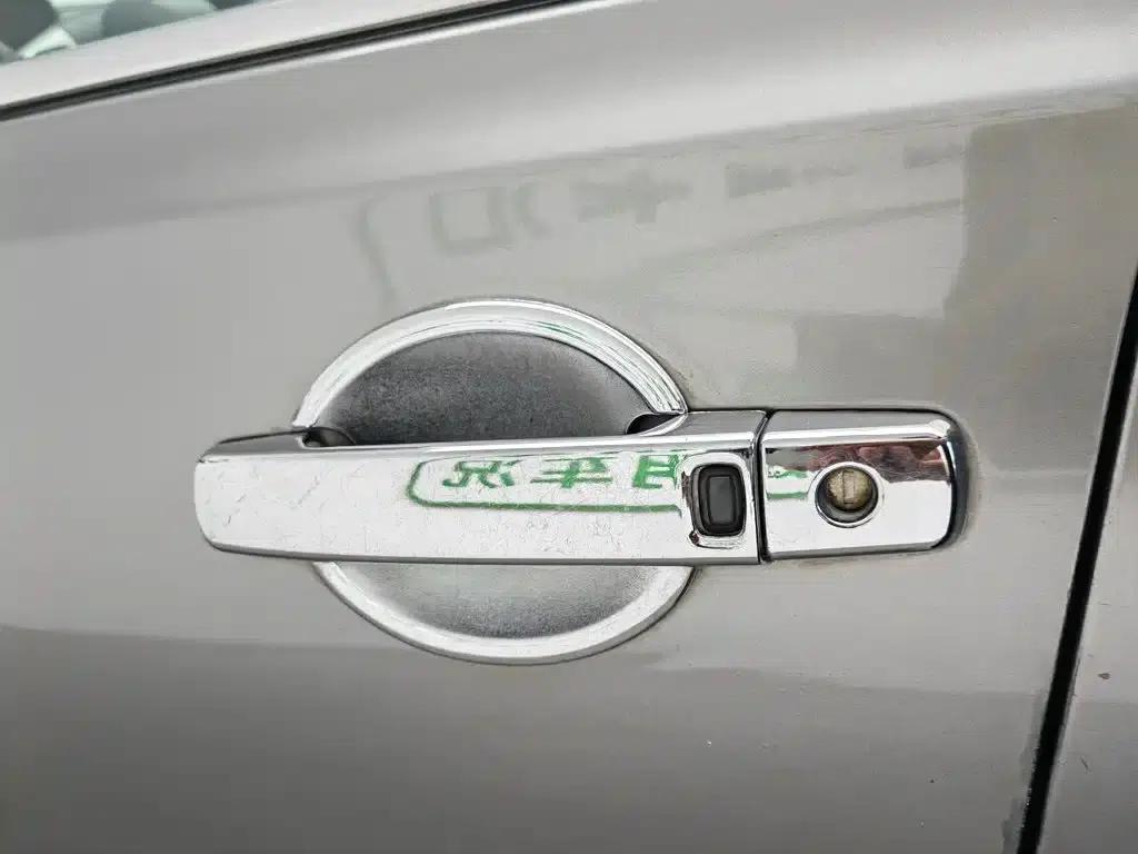 Nissan Qashqai 2012 2.0XV CVT 2WD — миниатюра 18