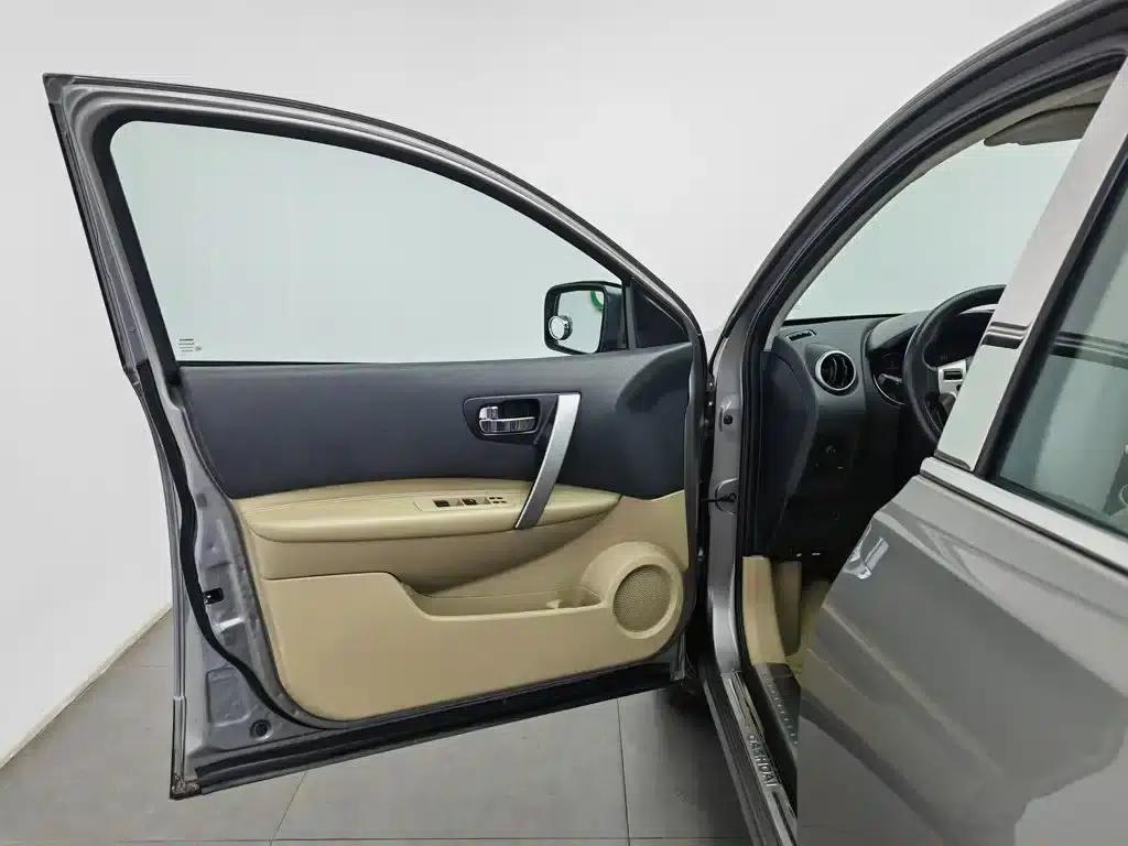 Nissan Qashqai 2012 2.0XV CVT 2WD — миниатюра 8