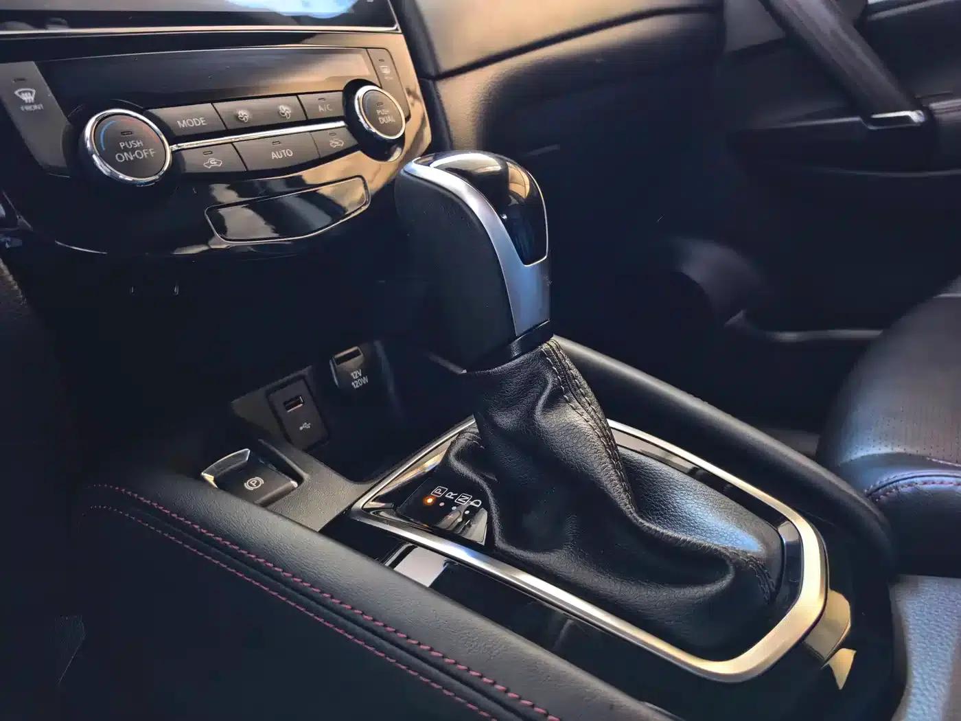 Nissan Qashqai 2022 2.0L CVT XV Prem.Pro Luxury Navigation Edition — миниатюра 9