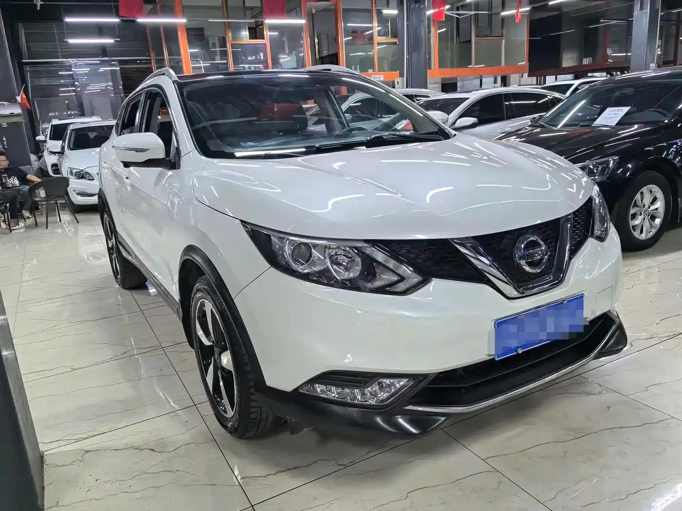 Nissan Qashqai 2016 2.0L CVT Luxury Edition — миниатюра 3