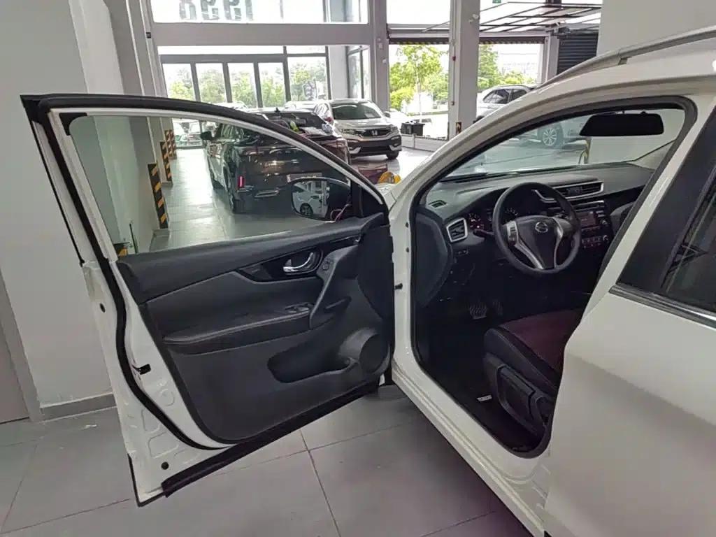 Nissan Qashqai 2016 2.0L CVT Elite Edition — миниатюра 16