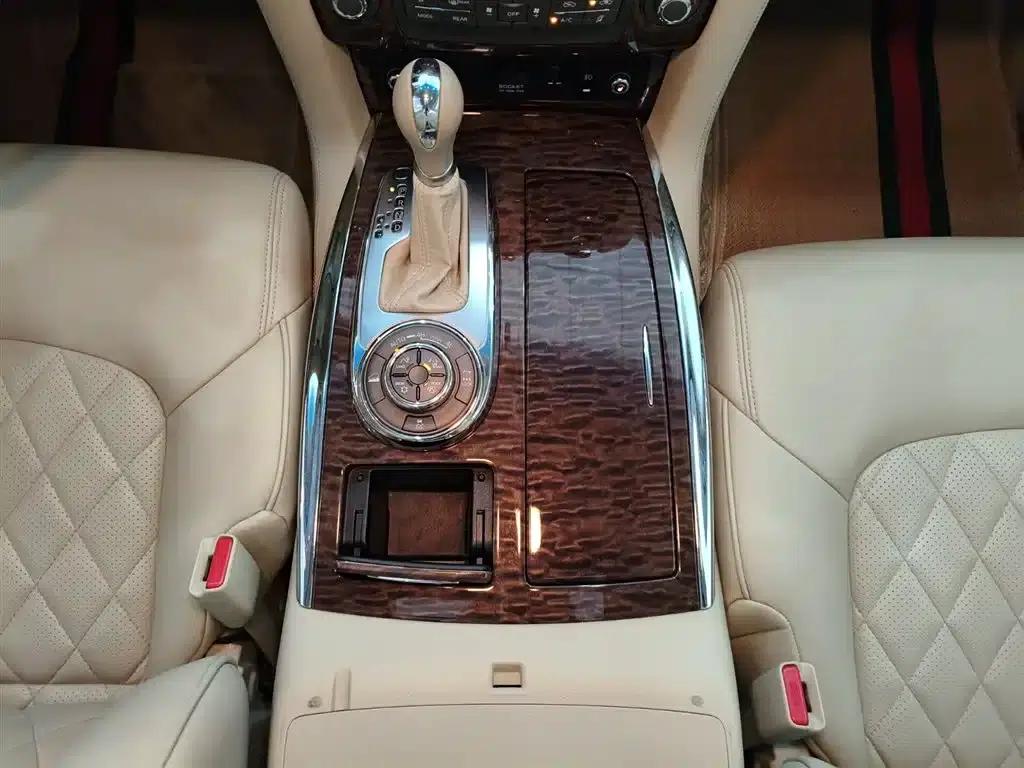 Nissan Patrol 2018 5.6L Standard Edition — миниатюра 11